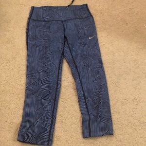 nike dri fit cropped leggings xs